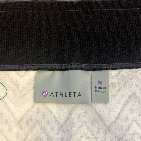 Athleta Fun Print Skirt W/Inner Pocket, Sz. M. - Picture 3 of 10